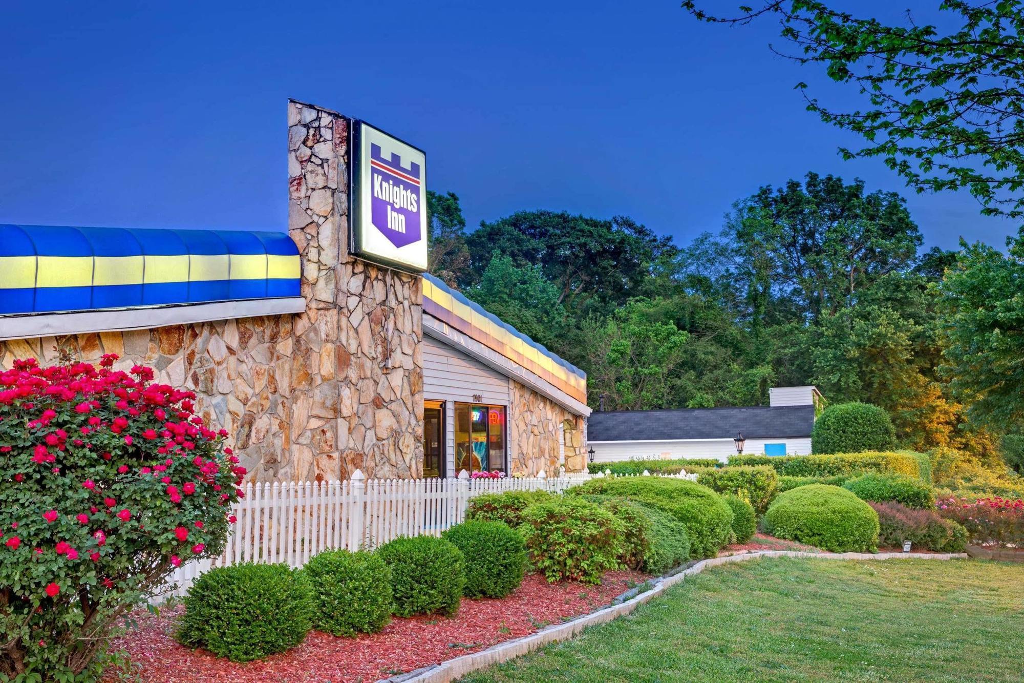 Knights Inn Charlotte South 派恩维尔 外观 照片